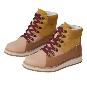 TOMS MESA BOOT WOMENS SZ 9